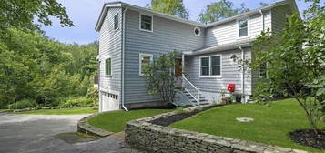 8 Risley Rd, Marblehead, MA 01945