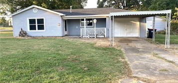 230 W 3rd St, Mulberry, AR 72947