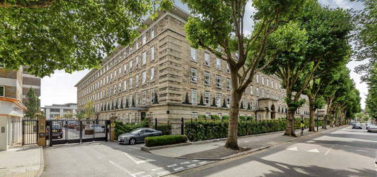 Flat for sale in Bromyard Avenue, London W3