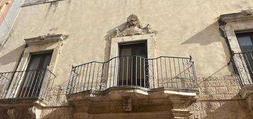 Palazzo storico del 1700 con ampio girdino