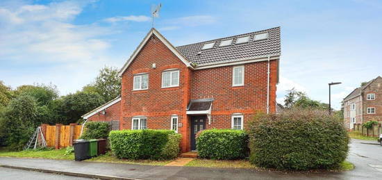 5 bedroom link detached house for sale