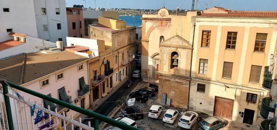 Augusta trivani con ascensore in piazza carmine