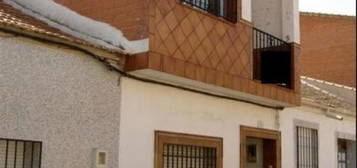 Casa adosada en venta en Porzuna