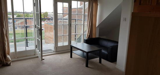 Flat to rent in Albion Street, Hull HU1