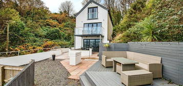 4 bed detached house for sale