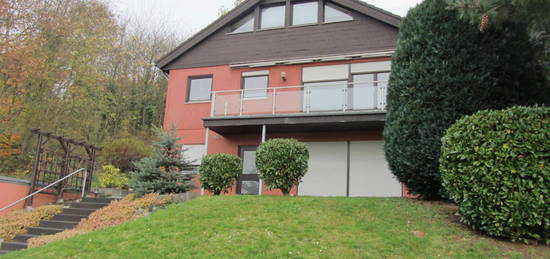 2-Zi.-Wohnung mit sep. Eingang, Terrasse, PkW-Stellplatz und Gartenanteil in Bad Honnef-Selhof