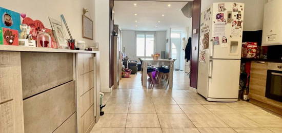 Maison 2 étages  à vendre, 4 pièces, 3 chambres, 90 m²