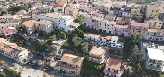 Casa indipendente in vendita in via Cairoli s.n.c