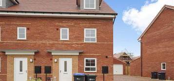 4 bedroom semi-detached house to rent