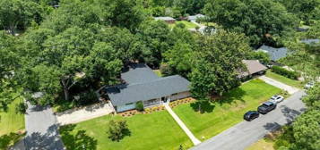 3 Broadmoor Dr, Laurel, MS 39440