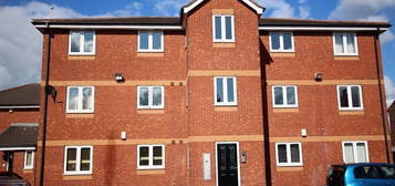 Flat to rent in Padiham Close, Leigh WN7