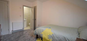 4 bed shared accommodation to rent