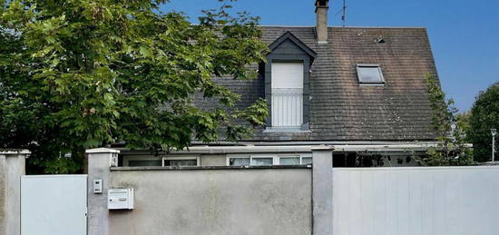 Maison de 6 pièces de 113m2 à vendre à Saint-Pierre-des-Corps - Idéal pour les familles cherchant la tranquillité