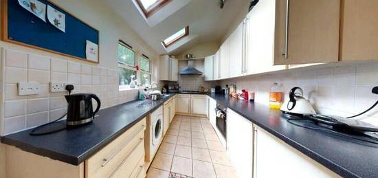 6 bedroom semi-detached house