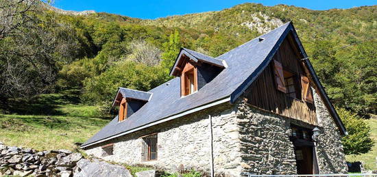 Grange Pyrénéenne rénovée avec vue panoramique Vallée du Lys