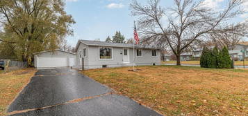 525 Cedar Dr N, North Hudson, WI 54016