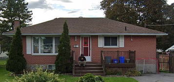 50 Thorncliffe Dr, Belleville, ON K8P 4L8