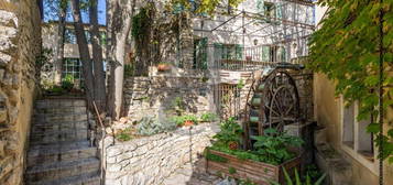 Exceptionnel ensemble immobilier en pierre avec piscine à vendre à Saint Rémy de Provence - Exclusivité