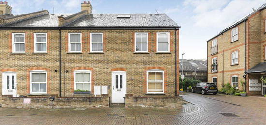 Flat for sale in Norcutt Road, Twickenham TW2