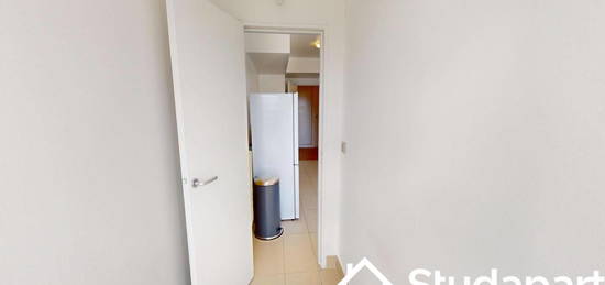 Studio meublé  à louer, 1 pièce, 56 m², Étage 11/–