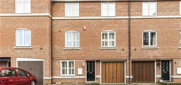 Town house to rent in Quakers Court, Abingdon OX14
