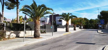 Chalet pareado en venta en calle Campolivar