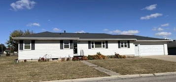 107 Pleasantview Rd, Marshalltown, IA 50158