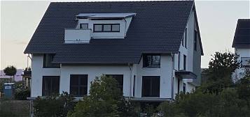 Erstbezug mit großer Terrasse und Blick ins Grüne: attraktive 4-Zimmer-Wohnung in Erlenbach