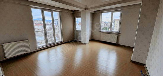 MERKEZİN İÇİNDE 4. KAT KÖŞE DAİRE KARAKOL KARŞISI