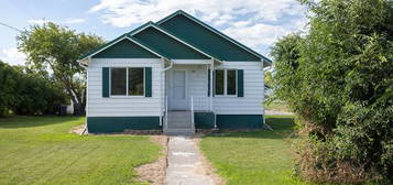 566 S Main St, Lyman, UT 84749