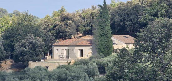 Villa de plain-pied avec piscine sur les hauteurs de Méthamis