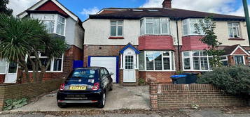 6 bedroom semi-detached house to rent