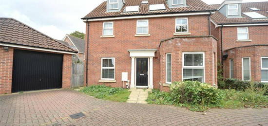 5 bedroom detached house