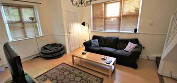 2 bed end terrace house to rent