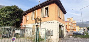 Casa indipendente in vendita in via Arnoldo Bellini