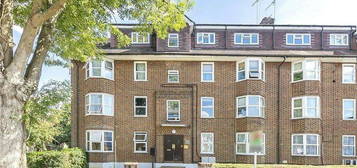 Flat to rent in Brook Avenue, Edgware HA8