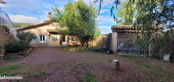 Rivolet 10 mns ouest Villefranche maison 145 m² 3 ch, grande cour et terrain 1000 m², grange et garage, secteur tres calme