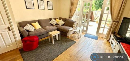 3 bedroom terraced house