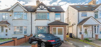 Property for sale in Buckingham Road, Edgware HA8