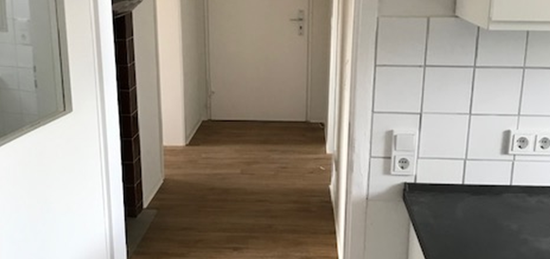 Gepflegte, stilvolle 2-Zimmer-DG-Wohnung in Mannheim mit EBK, Kachelofen und Loggia: