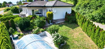Wohnen im Grünen mit Pool, Terrasse & Platz für Ihre Wohnideen