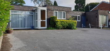 4 bed bungalow to rent