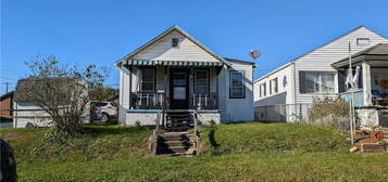 517 Railroad St, Chester, WV 26034