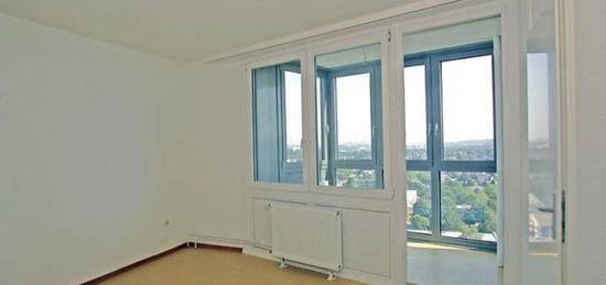 Mindestalter: 55 Jahre - Gemütliche 1 Zimmer-Seniorenwohnung im Neuwiedenthaler Weitblick mit Balkon