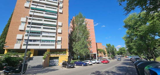 Piso en calle De Arroyo de Fontarrón, Pavones, Madrid