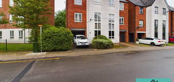 4 bed town house to rent