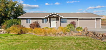 4701 Roza Hill Dr, Yakima, WA 98901