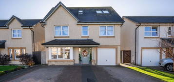 5 bed detached house for sale