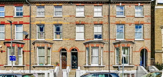 Flat to rent in Disraeli Road, Putney SW15