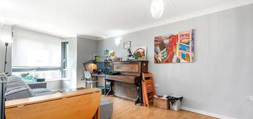 Flat to rent in Lewis Gardens, London N16